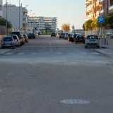 Decidiamo di girare a sinistra su via Mimmo Conenna per andare a visitare il comparto 1. Qui la situazione � ben diversa: l�area sorta tra il 2010 e il 2012 presenta (finalmente) vie asfaltate e illuminazione pubblica